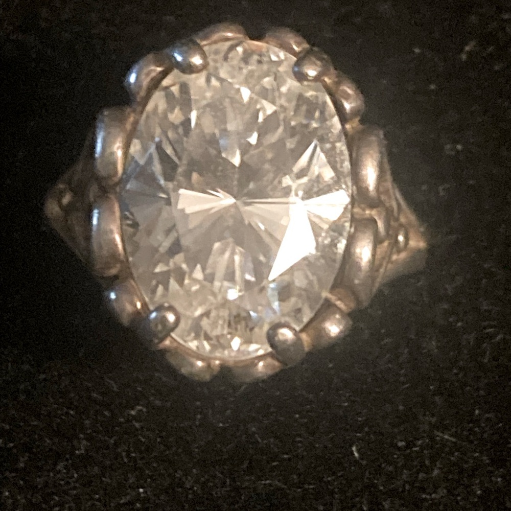 Elegant Silver Women's Ring with Clear Gemstone